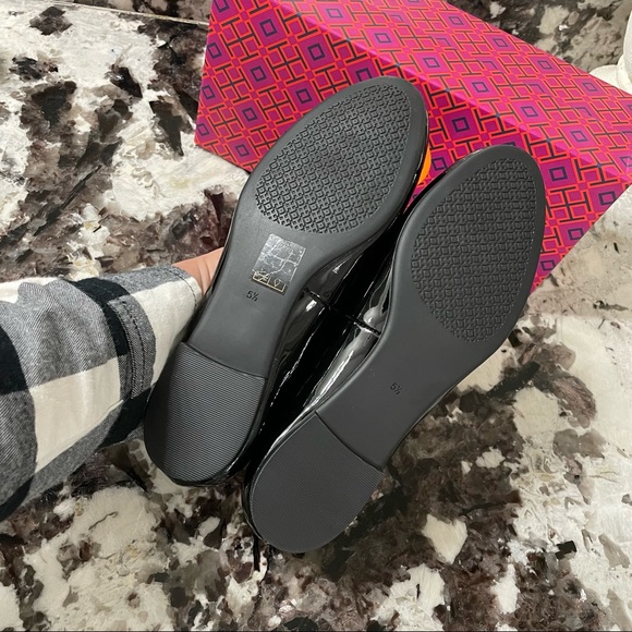 Tory Burch Black Claire Patent Leather Gold Tone Ballet Flats Size 5.5 - Picture 4 of 10